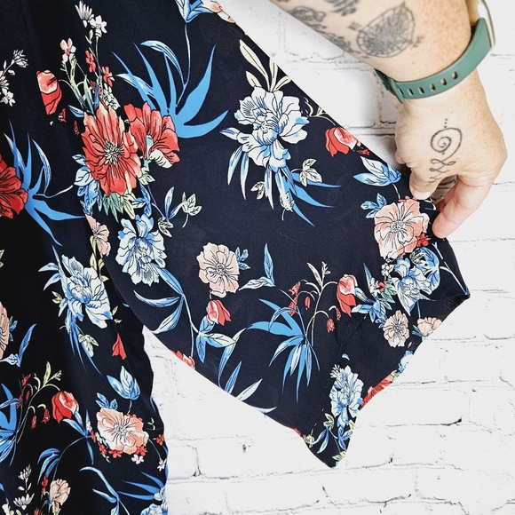 TAHARI | floral wide half sleeve lightweight flowy open kimono - Picture 3 of 8